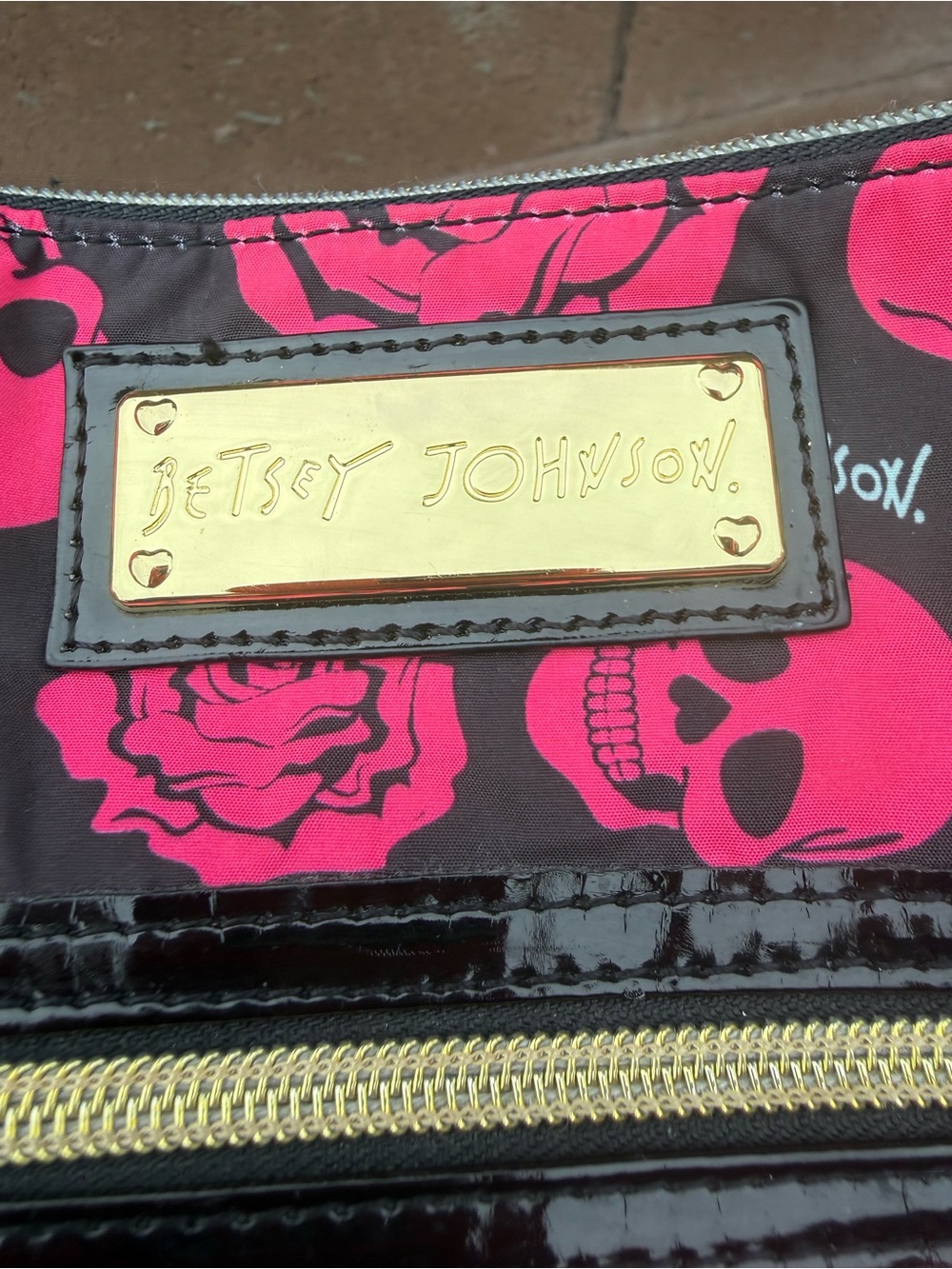 Betsey Johnson Skulls & Roses Crossbody Bag Pink Black Gold Hardware - Picture 3 of 7